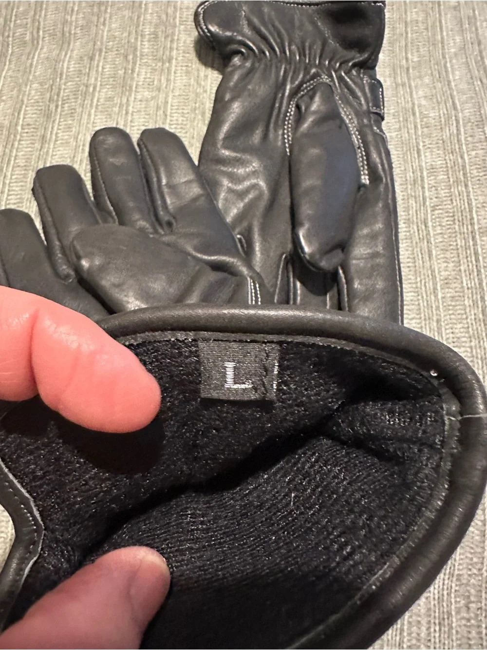 Black Leather Women's Gloves with Contrast Stitching